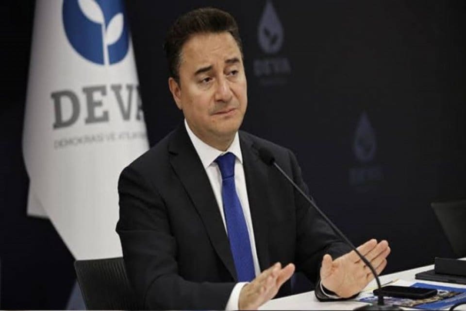 DEVA Partisi Genel Başkanı&nbsp;Ali Babacan; "Y&uuml;ksek&nbsp;enflasyon, insan onuruna aykırıdır." değerlendirmesini