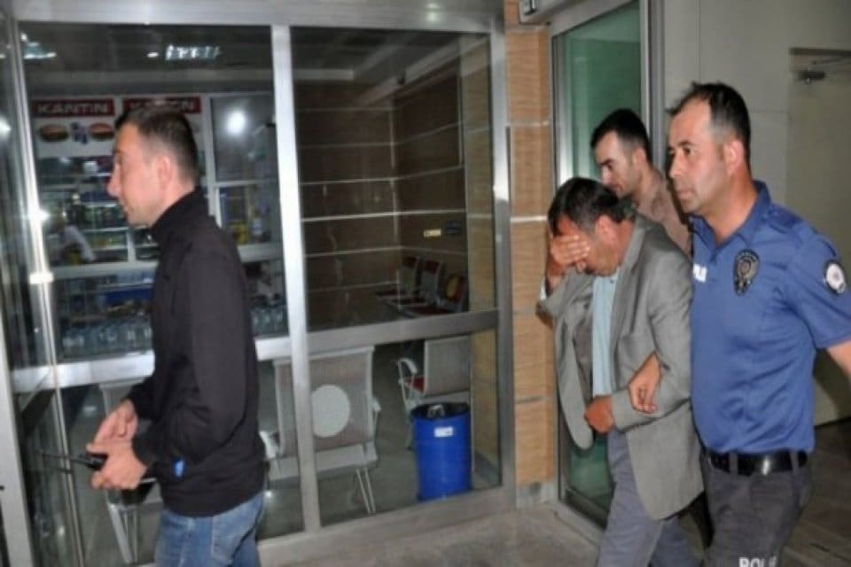 Karaman'da baba ile oğlunun Babalar G&uuml;n&uuml;'nde &ccedil;ıkan tartışması kanlı bitti.