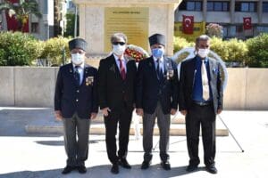Bornova&rsquo;daki şehit babaları ve gazileri Babalar G&uuml;n&uuml;&rsquo;nde unutulmadı. Şehit Piyade