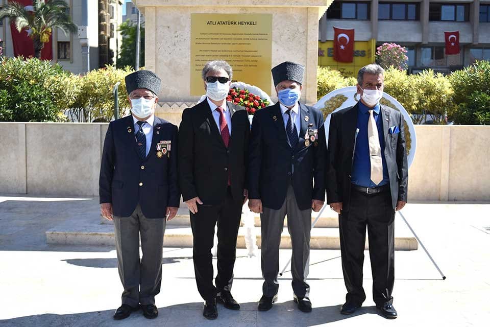 Bornova&rsquo;daki şehit babaları ve gazileri Babalar G&uuml;n&uuml;&rsquo;nde unutulmadı. Şehit Piyade