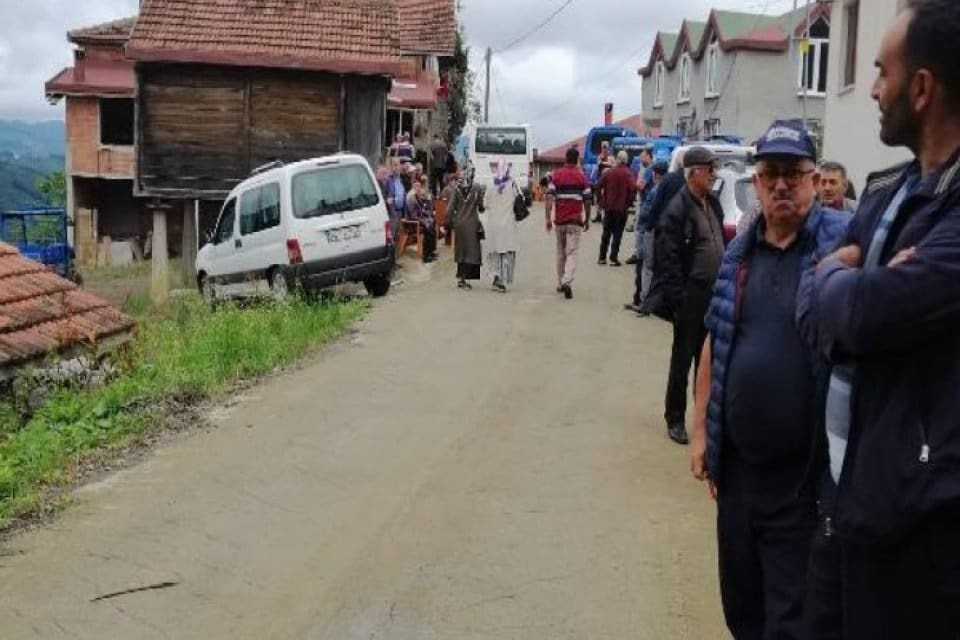 Ordu'nun &Ccedil;aybaşı il&ccedil;esinde, babasına ait tabanca ile oynayan T.A. (17),