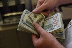 Eski Ziraat Bankası Genel M&uuml;d&uuml;r Yardımcısı Şenol Babuş&ccedil;u, bankacılık &ccedil;evrelerinden