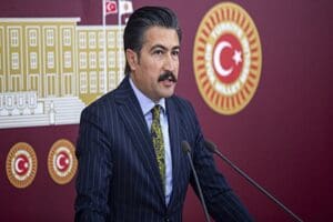 Gazeteci İsmail Saymaz, sosyal medya platformu Twitter &uuml;zerinden AK Parti