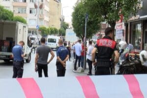 Bağcılar'da fırında d&uuml;zenlenen silahlı saldırıda 1 kişi hayatını kaybetti, 1