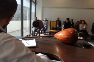 İzmir B&uuml;y&uuml;kşehir Belediye Başkanı Tun&ccedil; Soyer&rsquo;in sanatı kentin t&uuml;m kesimlerine