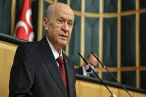 Siyasette elektrik tartışması s&uuml;r&uuml;yor. MHP Genel Başkanı Bah&ccedil;eli, elektrik zamlarına