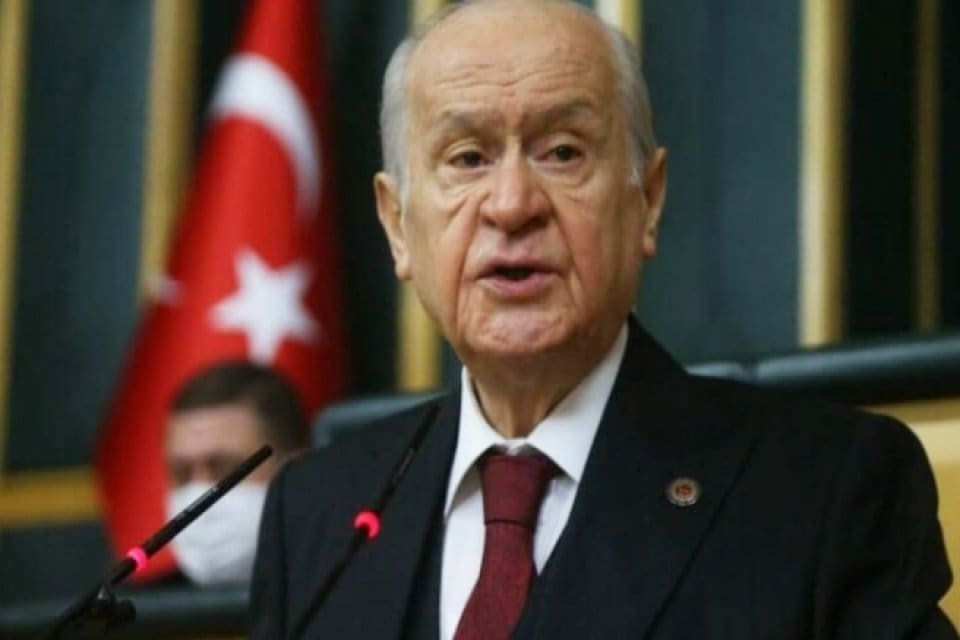 Partisinin grup toplantısında konuşan MHP lideri Bah&ccedil;eli'nin hedefinde T&uuml;rk Tabipleri