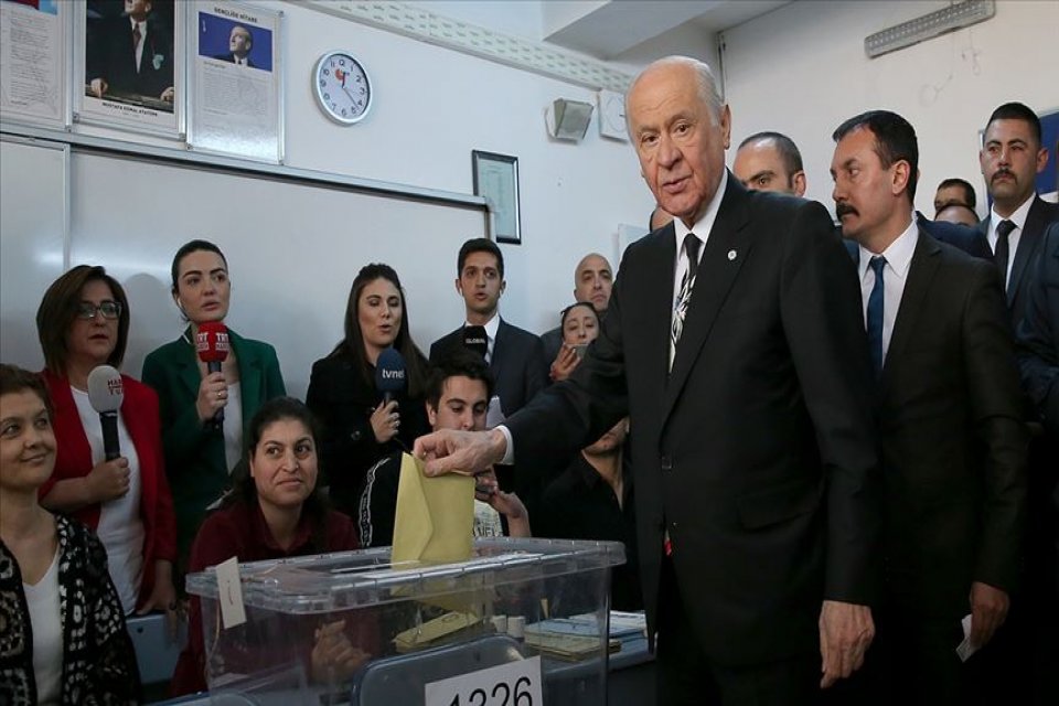 Korkusuz gazetesi yazarı Barış Yarkadaş, bugün kaleme aldığı yazısında MHP