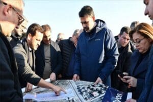 &Ccedil;evre, Şehircilik ve İklim Değişikliği Bakanı Murat Kurum, deprem b&ouml;lgesine