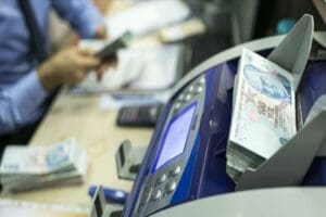 Esnafın Halk Bankası kredilerinde gecikme faizinden vazge&ccedil;ildi ve ana para