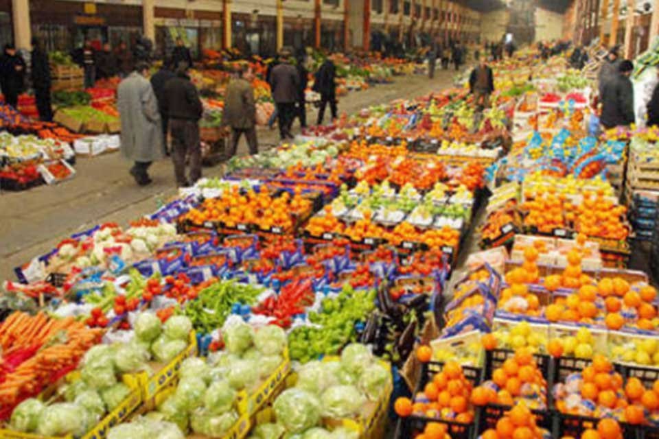Ticaret Bakanı Mehmet Muş'un talimatıyla 10 b&uuml;y&uuml;k toptancı halinde fiyat