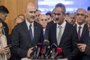 İ&ccedil;işleri Bakanı S&uuml;leyman Soylu ve Milli Eğitim Bakanı Mahmut &Ouml;zer,