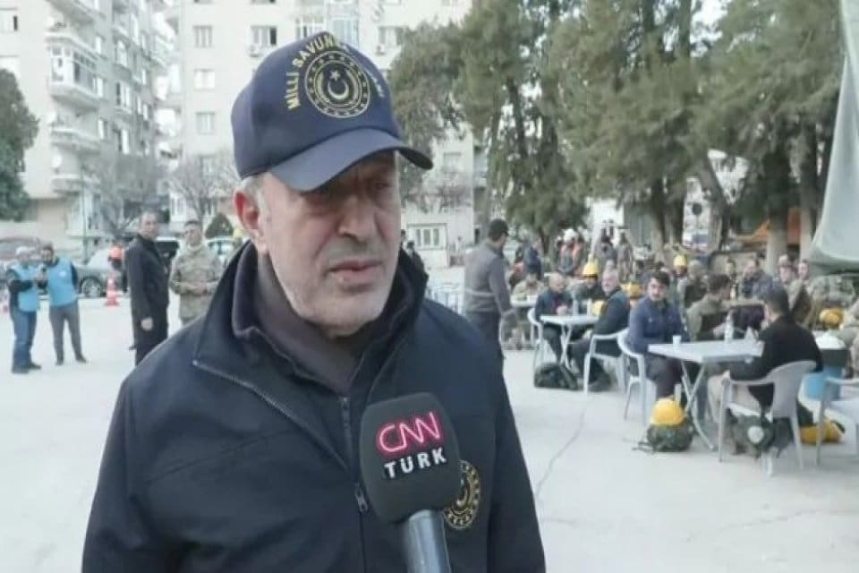 Hatay Antakya'da incelemelerde bulunan Milli Savunma Bakanı Hulusi Akar, CNN