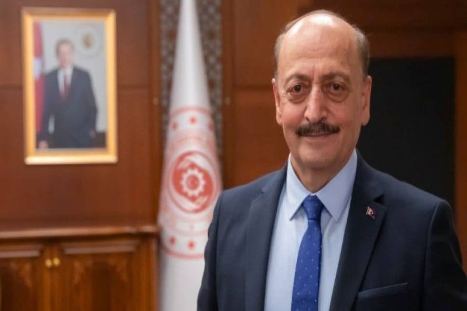 &Ccedil;alışma ve Sosyal G&uuml;venlik Bakanı&nbsp;Vedat Bilgin, asgari &uuml;cretin 500 doların
