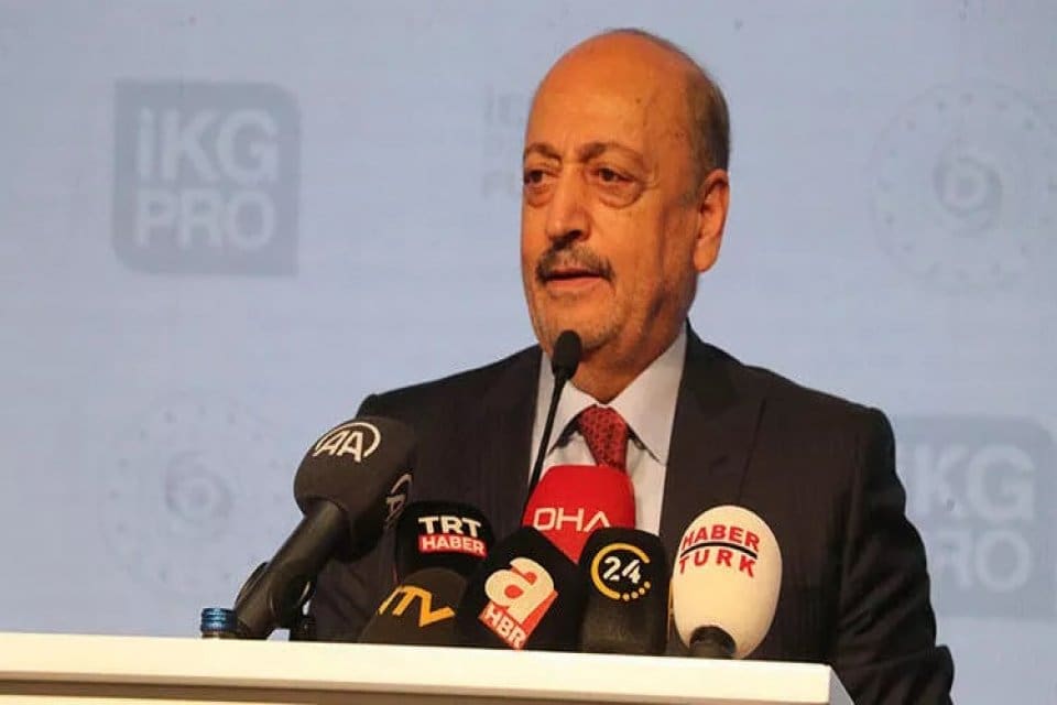 Kamudaki t&uuml;m s&ouml;zleşmeli personeli kapsayan d&uuml;zenlemenin son halini Başkan Erdoğan