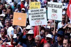 &Ccedil;alışma ve Sosyal G&uuml;venlik Bakanı Vedat Bilgin, Emeklilikte Yaşa Takılanlar