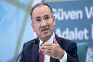 Adalet Bakanı Bekir Bozdağ, ucu kime uzanırsa uzansın deprem soruşturmalarının