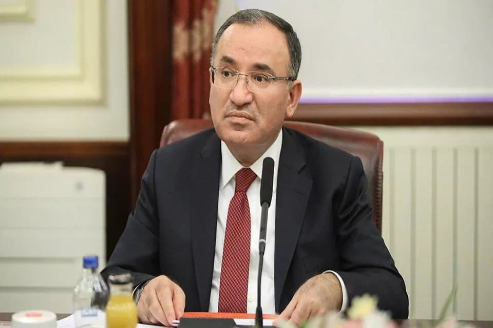 Bir televizyon programına katılan Adalet Bakanı Bekir Bozdağ, se&ccedil;im yasası