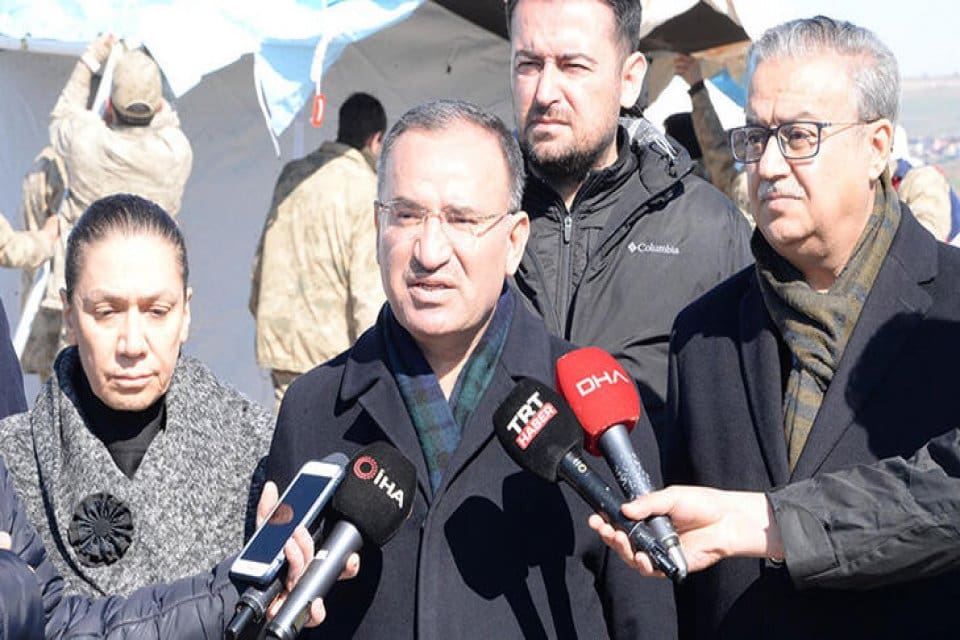 Adalet Bakanı Bekir Bozdağ, depremde 344 kişinin yaşamını yitirdiğini belirterek,