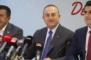 Denizli'de basın toplantısı ger&ccedil;ekleştiren Dışişleri Bakanı Mevl&uuml;t &Ccedil;avuşoğlu, Yunanistan'ın uluslararası