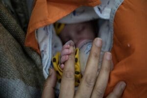 Deprem b&ouml;lgesindeki kayıp &ccedil;ocuklarla ilgili iddialar g&uuml;ndem olurken, Aile, &Ccedil;alışma