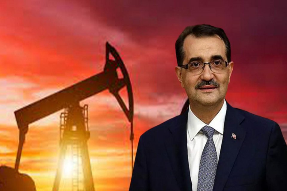 Bakan Dönmez, Tunalı Mahallesi Gaffar Okan Caddesi'nde düzenlenen Roman Buluşması'na