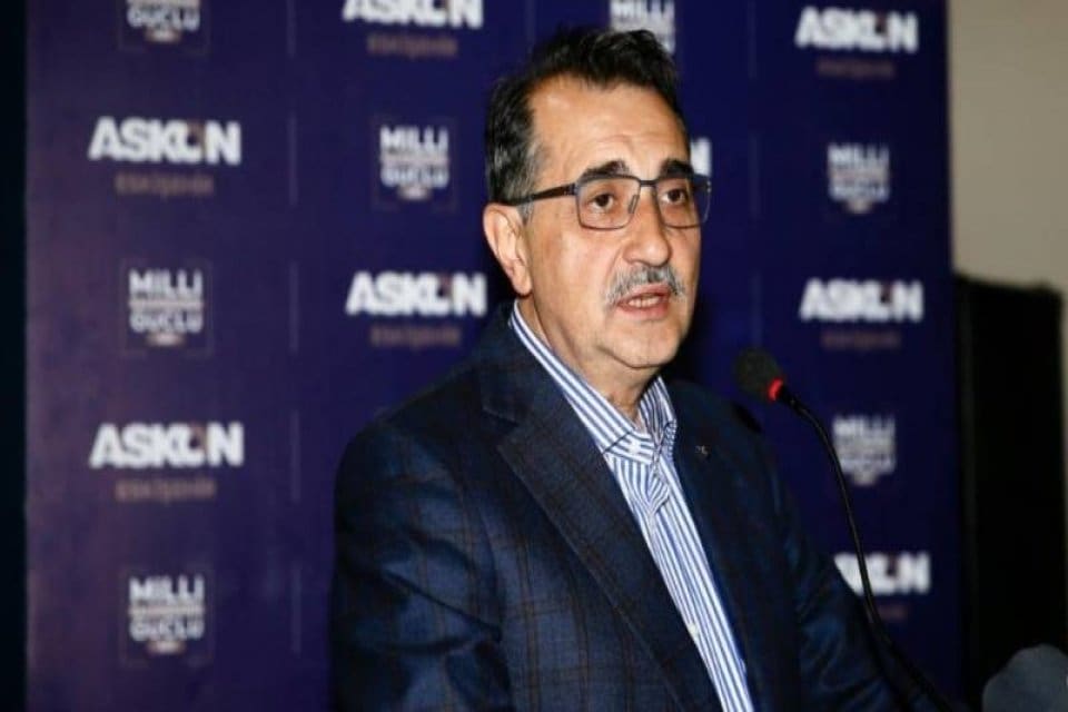 Fatih D&ouml;nmez, gazetecilerin sorularını yanıtladı. D&ouml;nmez, Karadeniz gazı nedeniyle 1