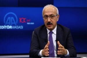 Hazine ve Maliye Bakanı L&uuml;tfi Elvan, "Uyguladığımız enflasyonda d&uuml;ş&uuml;ş&uuml; &ouml;nceliklendiren