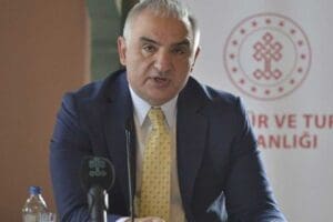 K&uuml;lt&uuml;r ve Turizm Bakanı Mehmet Nuri Ersoy, Beyoğlu K&uuml;lt&uuml;r Yolu