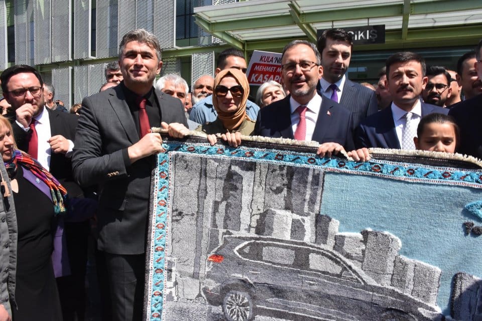 Gen&ccedil;lik ve Spor Bakanı Mehmet Muharrem Kasapoğlu, "İzmir i&ccedil;in, T&uuml;rkiye
