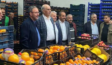 Bakan Kasapoğlu, İzmir Meyve ve Sebze Hali’ni ziyaret etti