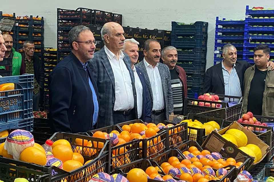 Gençlik ve Spor Bakanı Mehmet Muharrem Kasapoğlu, İzmir'deki programı kapsamında