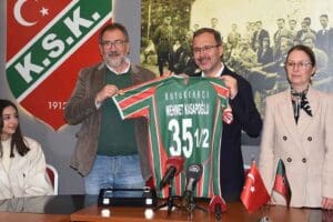 &Ccedil;iğli Sel&ccedil;uk Yaşar Tesisleri'ne gelen Bakan Kasapoğlu'nu Karşıyaka Başkanı Turgay