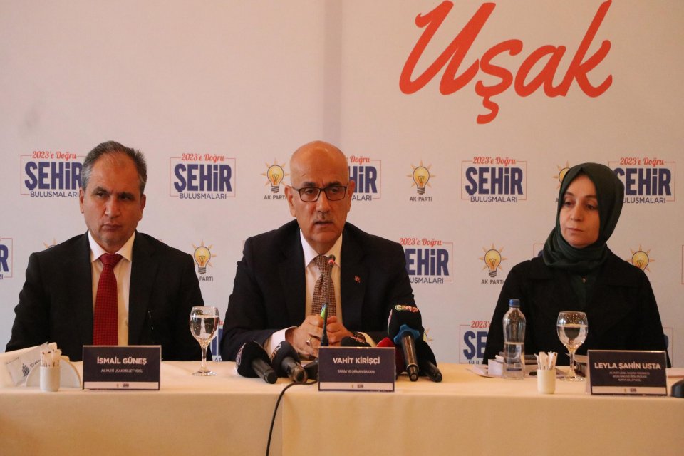 AK Parti'nin "2023'e Doğru Şehir Buluşmaları" kapsamında Uşak'a gelen Kirişci,