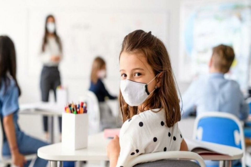 Sağlık Bakanı Koca, bu yıl okullarda maske zorunluluğunun olmayacağını söyledi.