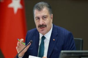 Sağlık Bakanı Fahrettin Koca, İstanbul'da ambulansa fermuar sistemiyle yol veren