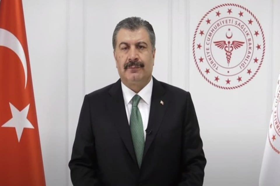 Sağlık Bakanı Fahrettin Koca Twitter hesabından paylaştığı bayram mesajında, "B&uuml;y&uuml;k