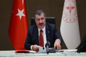 Sağlık Bakanı Fahrettin Koca, kısıtlamasız ilk cumartesi g&uuml;n&uuml;n&uuml;n tadını &ccedil;ıkaranlara