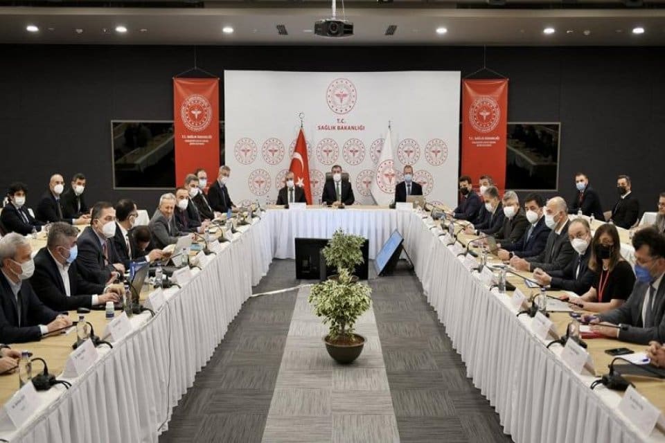 Sağlık Bakanı Fahrettin Koca başkanlığında İstanbul'da corona vir&uuml;s&uuml; toplantısı yapıldı.