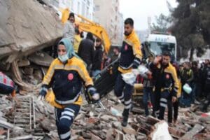 Sağlık Bakanı Fahrettin Koca, "81 ilimizden yeterli sayıda ekibimiz afet