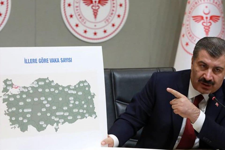 Sağlık Bakanı Fahrettin Koca, Bilim Kurulu toplantısının ardından yoğun bakımda
