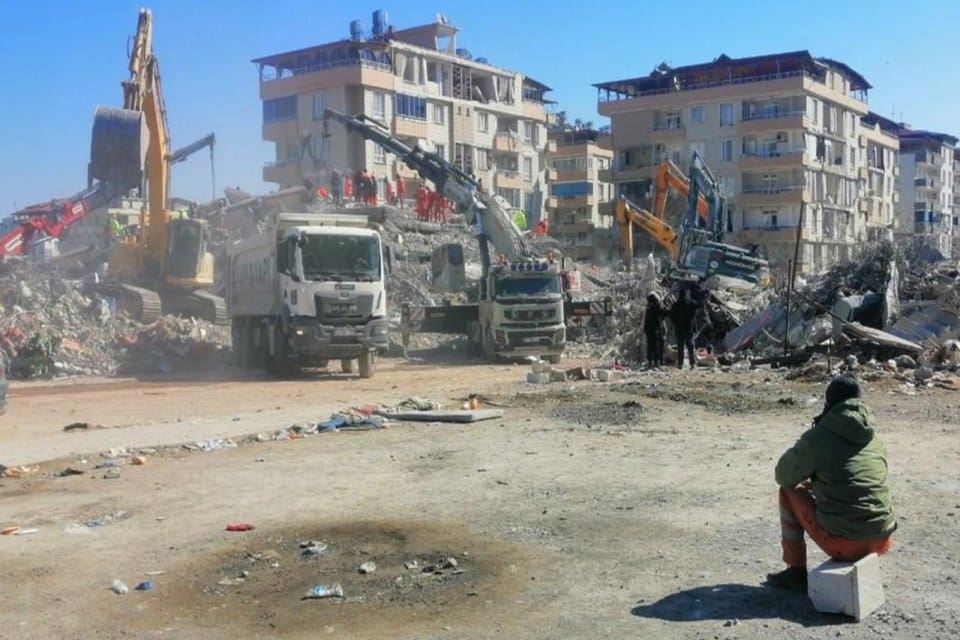Sağlık Bakanı&nbsp;Fahrettin Koca,&nbsp;Kahramanmaraş merkezli depremlerin ardından 9 bin 881 depremzedenin