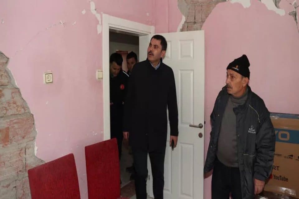 &Ccedil;evre ve Şehircilik Bakanı Murat Kurum,&nbsp;D&uuml;zce'de yaşanan depreme ilişkin &ouml;nemli