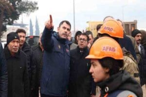 Bakan Kurum, T&uuml;rkiye'yi yasa boğan depremlerin ardından cumhuriyet tarihinin en