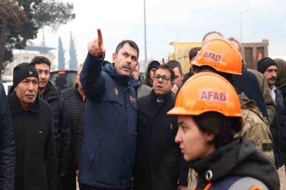 Bakan Kurum, T&uuml;rkiye'yi yasa boğan depremlerin ardından cumhuriyet tarihinin en