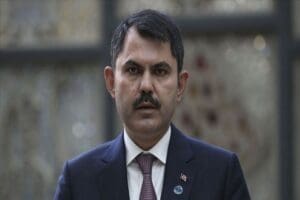 &Ccedil;evre, Şehircilik ve İklim Değişikliği Bakanı Kurum, yıkımına başlanan Atat&uuml;rk