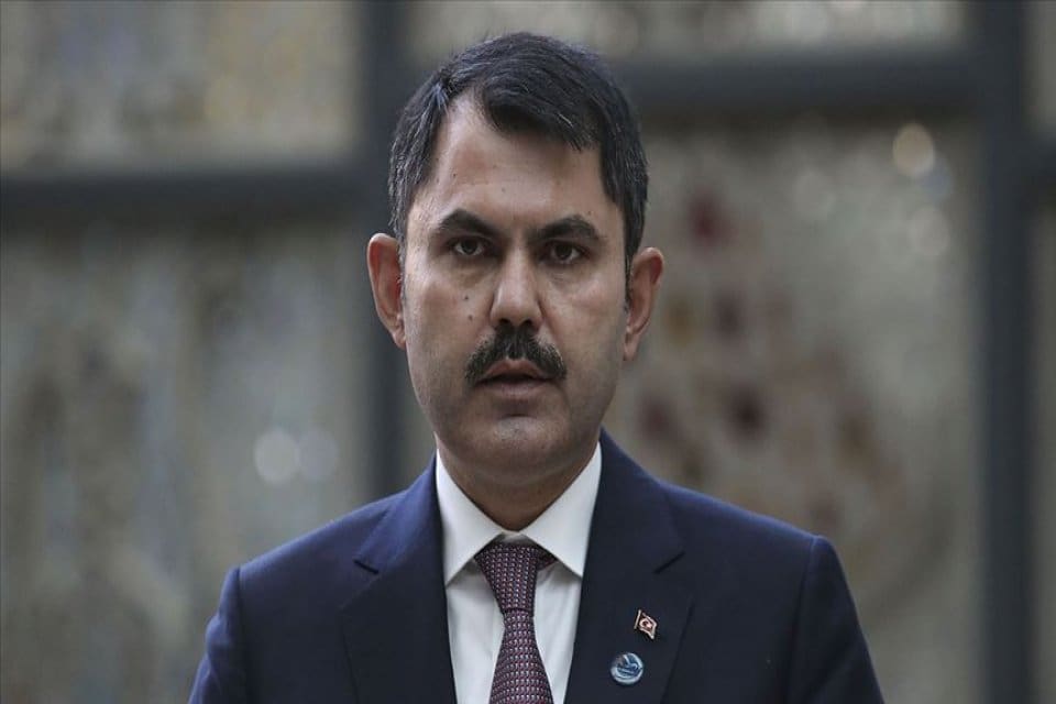 &Ccedil;evre, Şehircilik ve İklim Değişikliği Bakanı Kurum, yıkımına başlanan Atat&uuml;rk