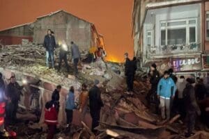 Kahramanmaraş'ta meydana gelen ve T&uuml;rkiye'nin bir&ccedil;ok b&ouml;lgesini etkileyen 7,4 b&uuml;y&uuml;kl&uuml;ğ&uuml;ndeki