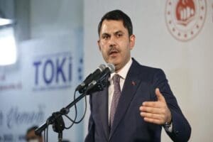 &Ccedil;evre Şehircilik ve İklim Değişikliği Bakanı Murat Kurum, sosyal konut
