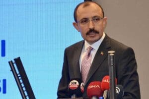 Ticaret Bakanı Mehmet Muş, T&uuml;rkiye&rsquo;nin pandemi nedeniyle turizm gelirinde d&uuml;ş&uuml;ş